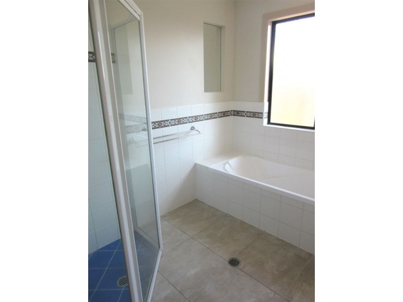 3 Dominique Drive, Glenella QLD 4740