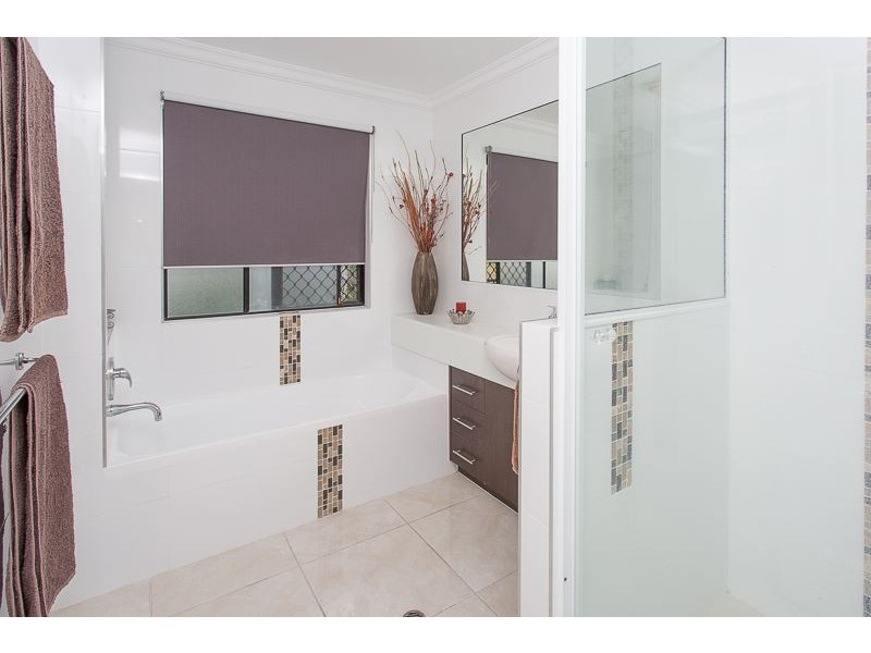 13 Palmview Court, Rural View QLD 4740