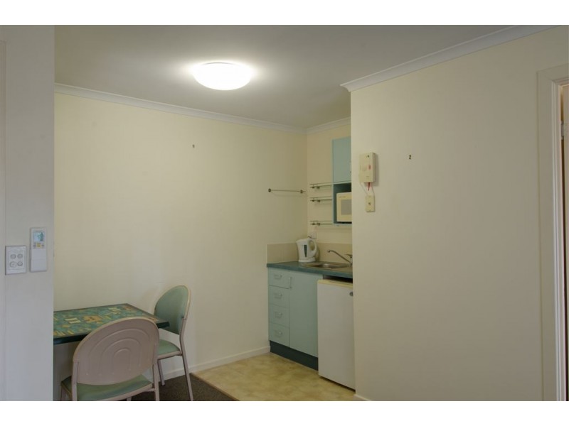 8/4 Don Wright Court, Andergrove QLD 4740
