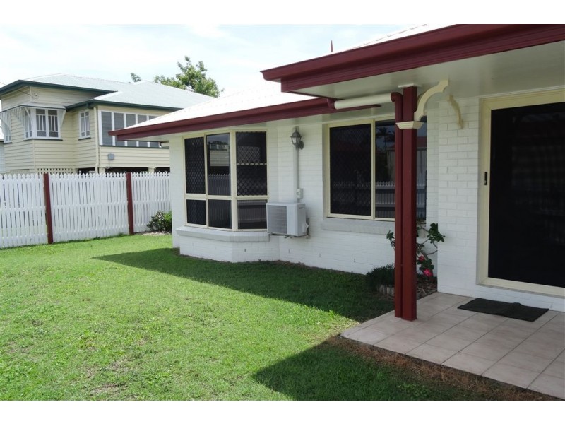 1/2 Sneyd Street, West Mackay QLD 4740