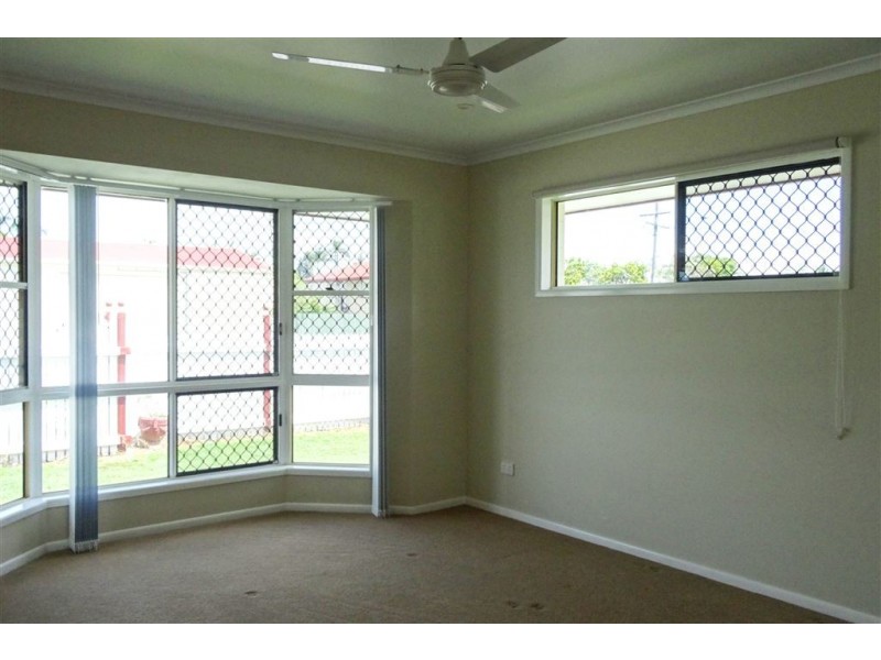 1/2 Sneyd Street, West Mackay QLD 4740