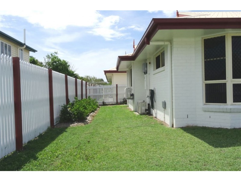 1/2 Sneyd Street, West Mackay QLD 4740