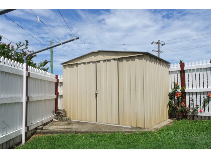 1/2 Sneyd Street, West Mackay QLD 4740