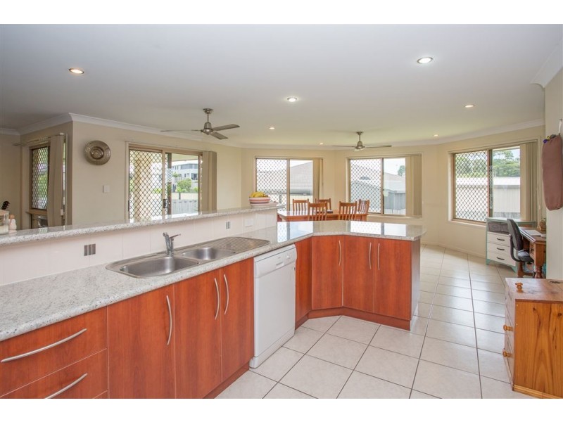 10 Cooper Court, Rural View QLD 4740