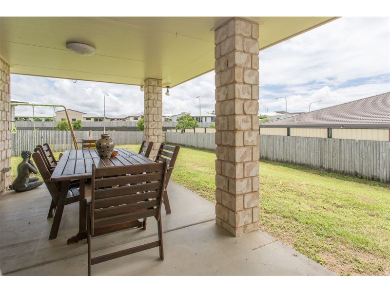 10 Cooper Court, Rural View QLD 4740