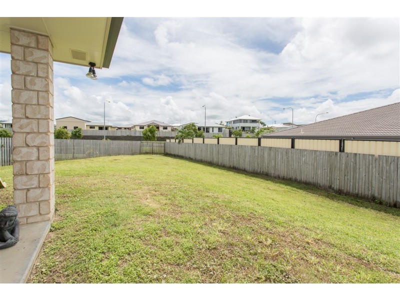 10 Cooper Court, Rural View QLD 4740