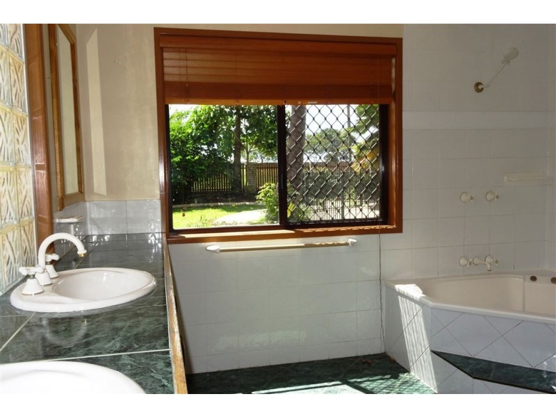 20 Crispin Drive, Mount Pleasant QLD 4740