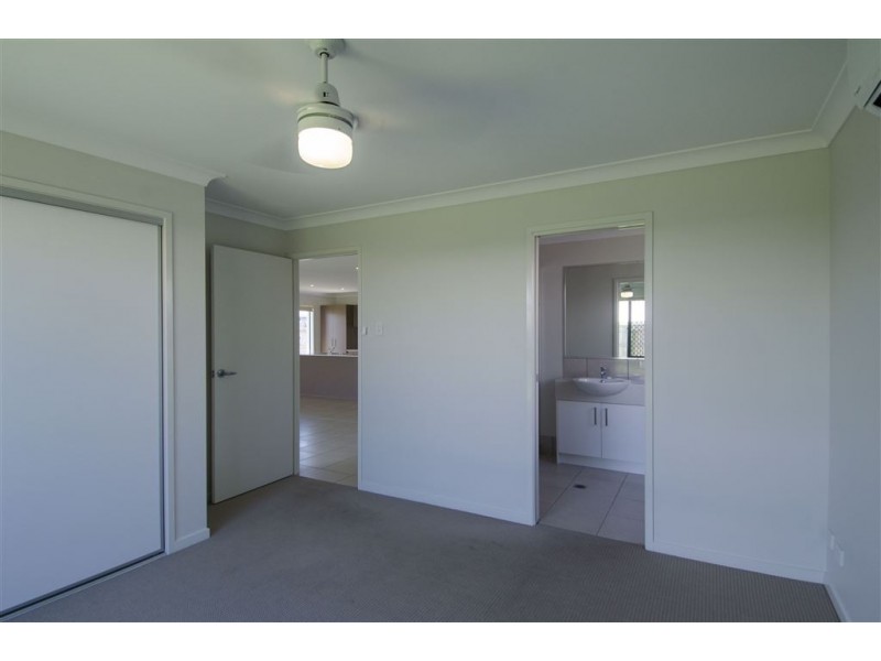 6 Parklane Crescent, Beaconsfield QLD 4740