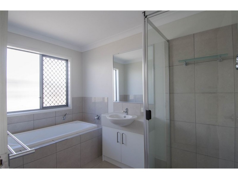 6 Parklane Crescent, Beaconsfield QLD 4740