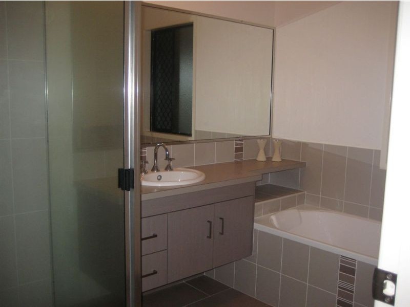 46 Gingham Street, Glenella QLD 4740