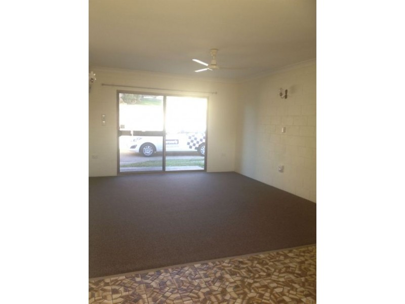 1/2 Kinnon Street, Glenella QLD 4740