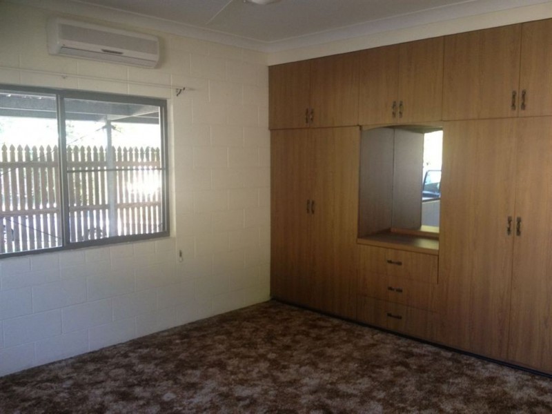 1/2 Kinnon Street, Glenella QLD 4740