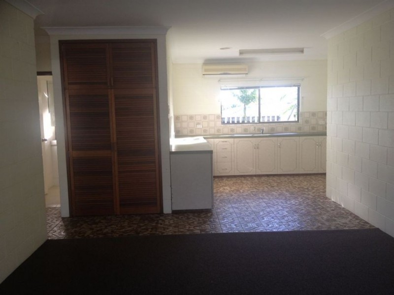 1/2 Kinnon Street, Glenella QLD 4740