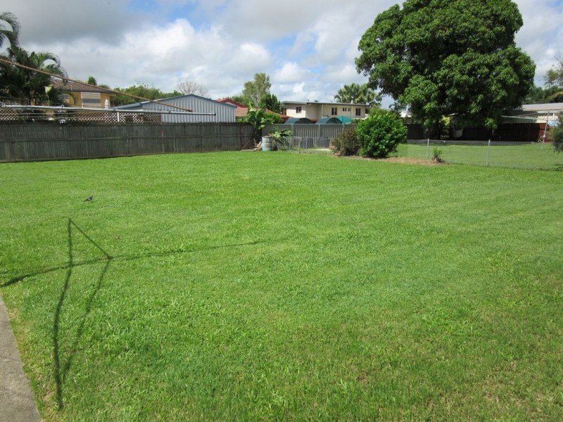 14 Churchill Ave, Ooralea QLD 4740