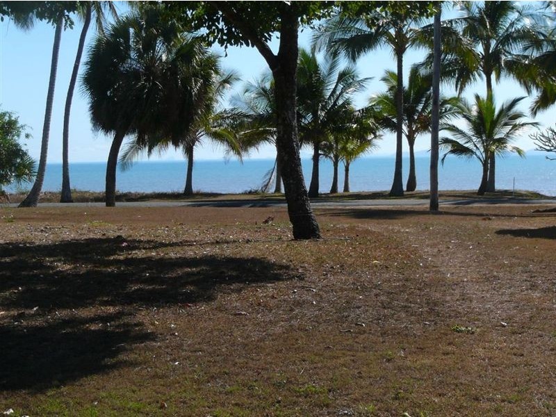 35 Evans Avenue, Seaforth QLD 4741