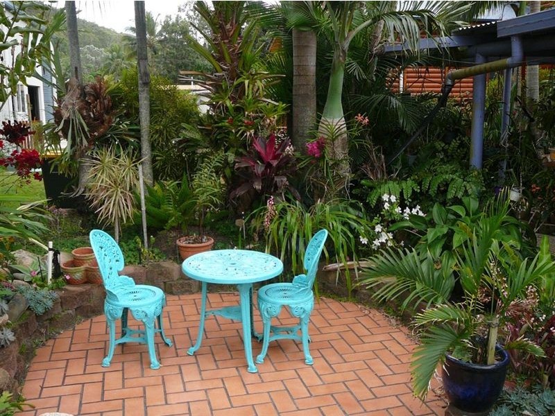 10 Ward Esplanade, Ball Bay QLD 4741