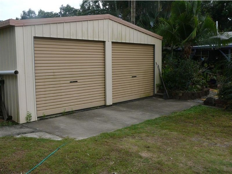 10 Ward Esplanade, Ball Bay QLD 4741