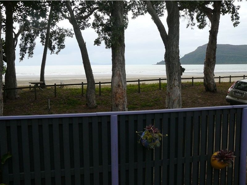 10 Ward Esplanade, Ball Bay QLD 4741