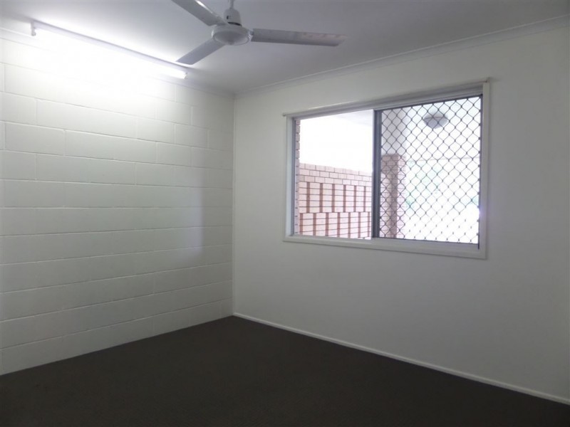 1/4 Osprey Close, Slade Point QLD 4740