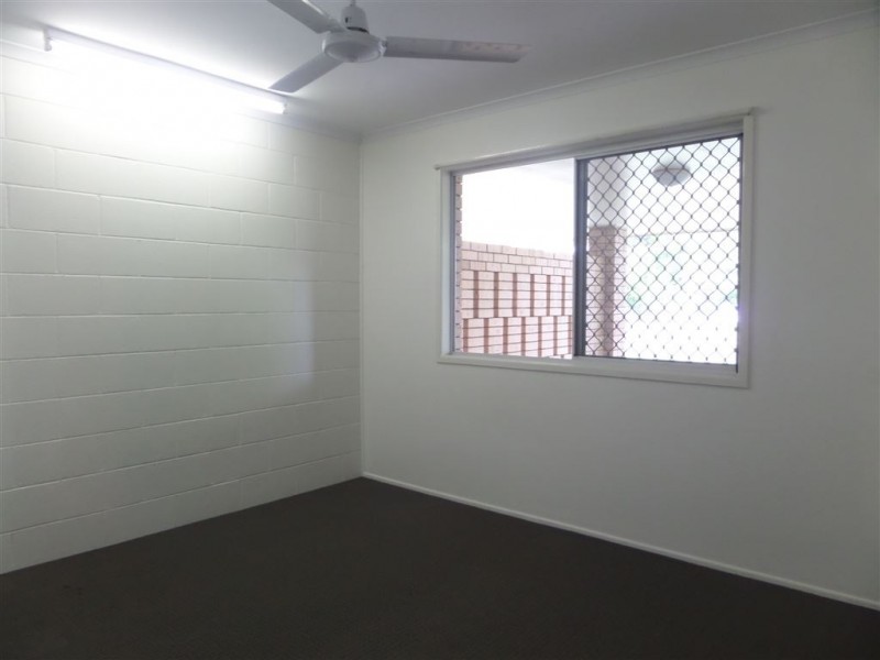 1/4 Osprey Close, Slade Point QLD 4740