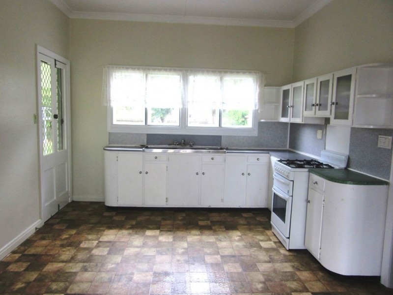 10 Edmonds Street, West Mackay QLD 4740