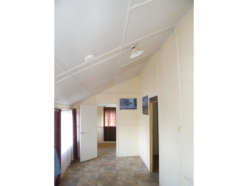 1 Anzac Parade, Finch Hatton QLD 4756