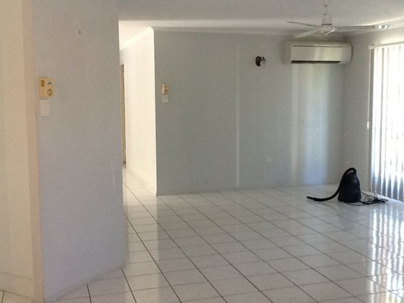 2 Dumfries Court, Beaconsfield QLD 4740