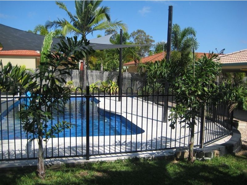 8 Vassallo Drive, Glenella QLD 4740