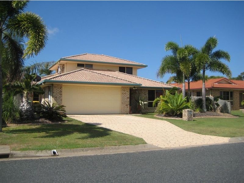 8 Vassallo Drive, Glenella QLD 4740