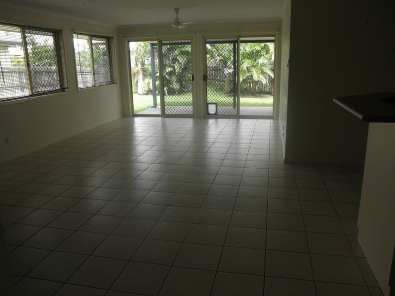 8 Dustwill Street, Eimeo QLD 4740