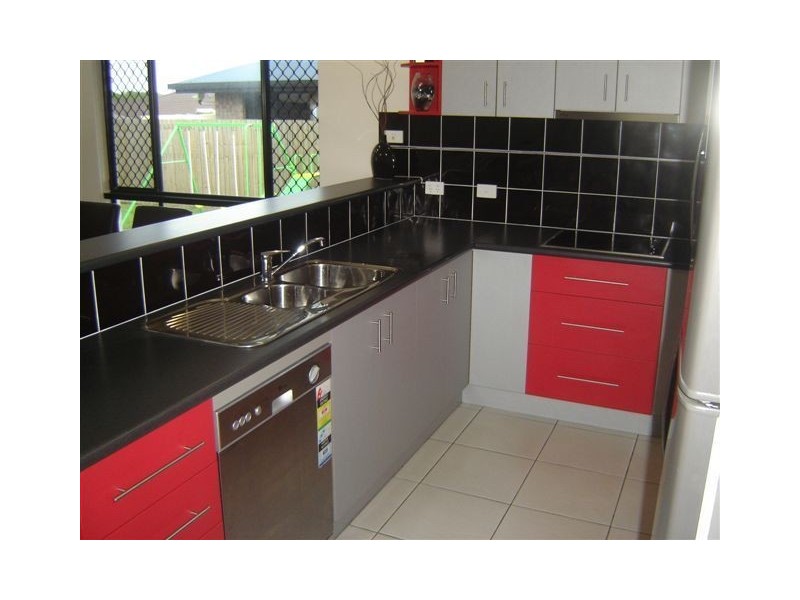 10 Lance Street, Bucasia QLD 4750