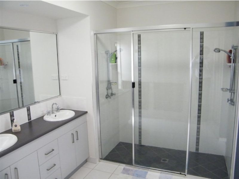 26 Gingham Street, Glenella QLD 4740