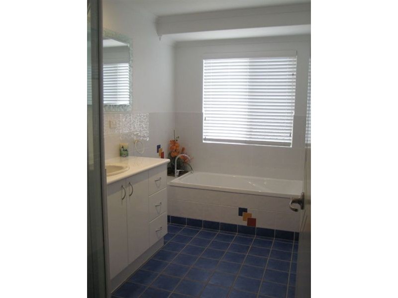 17 Madison Avenue, Glenella QLD 4740