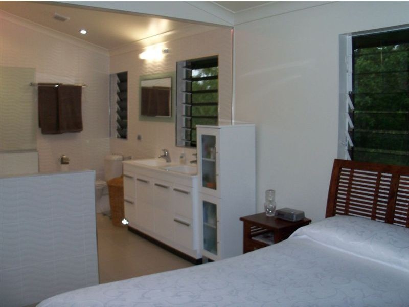 26-28 Milkins Street, Ball Bay QLD 4741