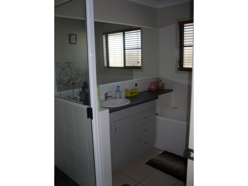 6 Foundation Street, Glenella QLD 4740