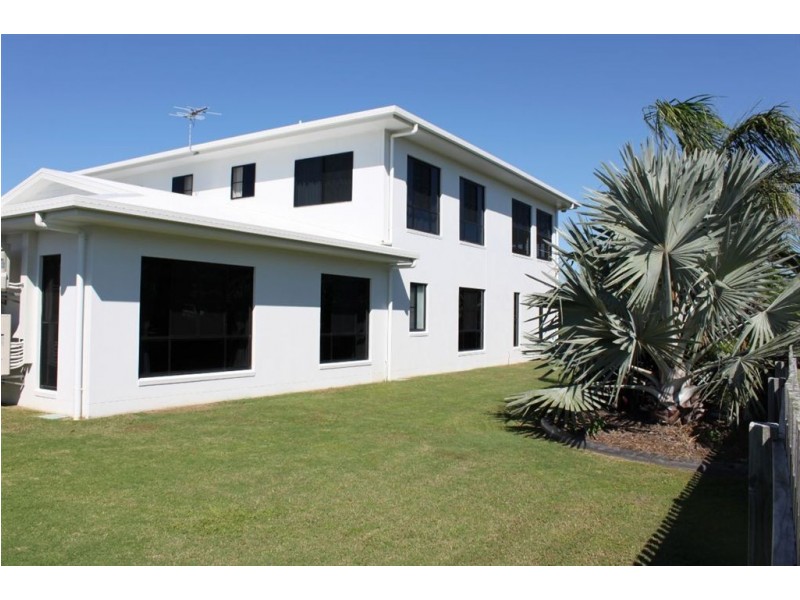 1 Seafarer Court, Blacks Beach QLD 4740