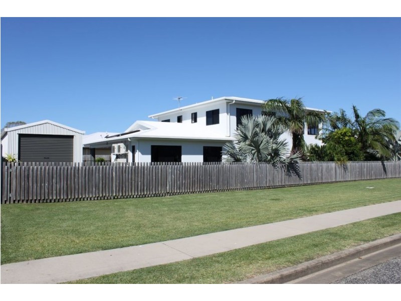 1 Seafarer Court, Blacks Beach QLD 4740