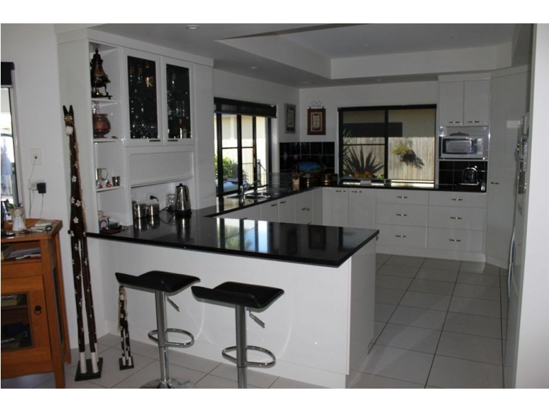 1 Seafarer Court, Blacks Beach QLD 4740