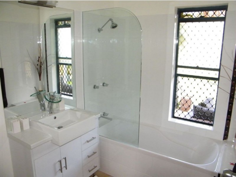 1/25 Beach Road, Dolphin Heads QLD 4740