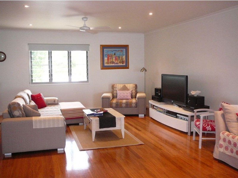 32 Poinciana Avenue, Seaforth QLD 4741