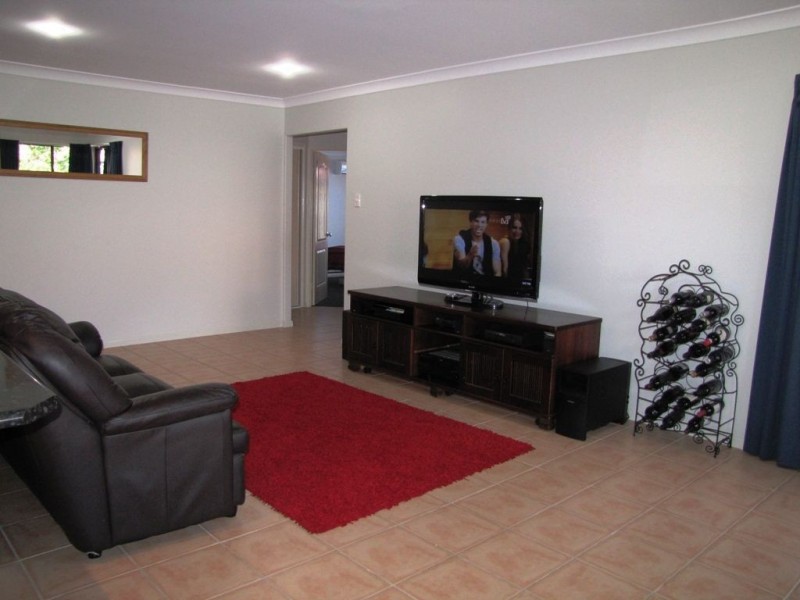 8 Cumming Court, Glenella QLD 4740