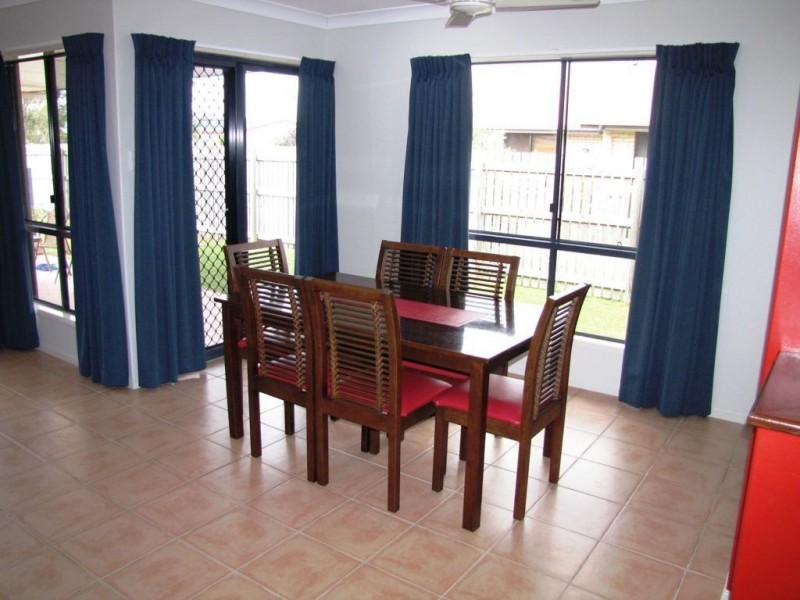 8 Cumming Court, Glenella QLD 4740