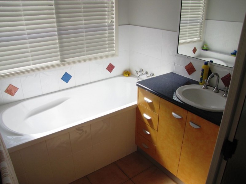 8 Cumming Court, Glenella QLD 4740