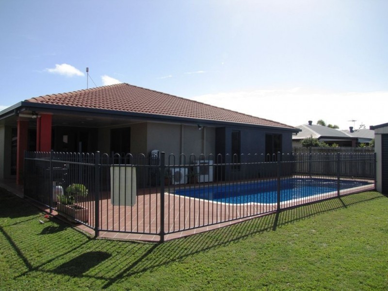 8 Cumming Court, Glenella QLD 4740