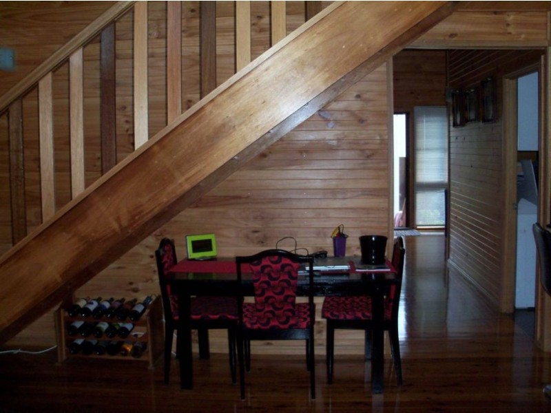 8 Ward Esplanade, Ball Bay QLD 4741