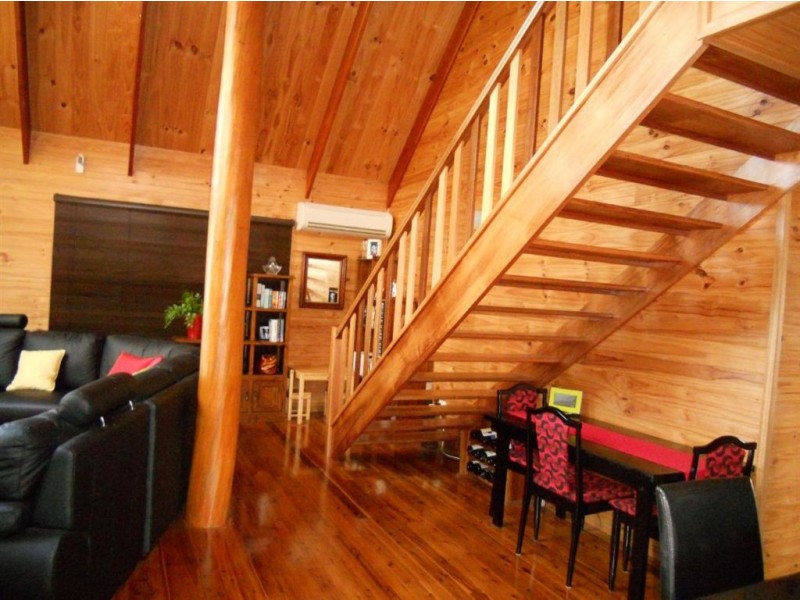 8 Ward Esplanade, Ball Bay QLD 4741