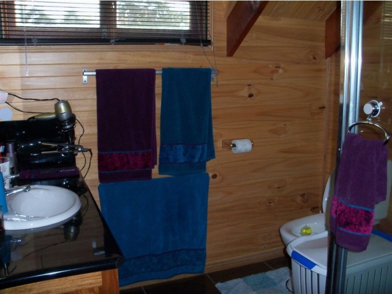 8 Ward Esplanade, Ball Bay QLD 4741