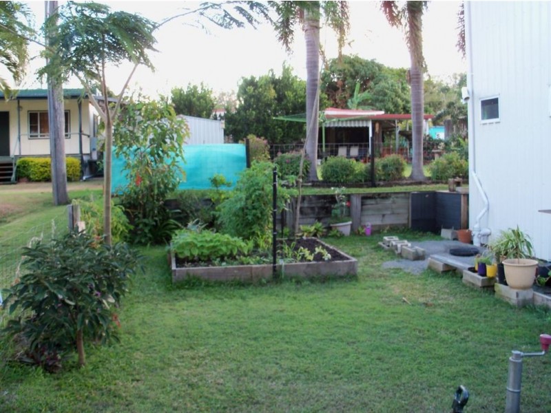 8 Ward Esplanade, Ball Bay QLD 4741