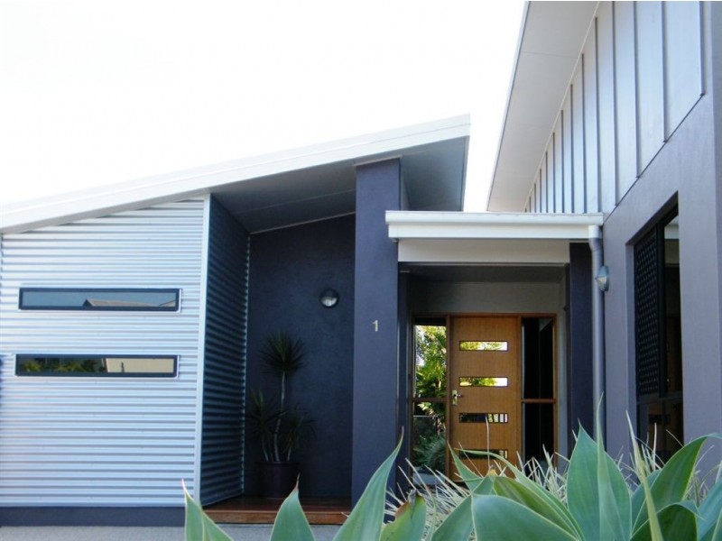 1 Gingham Street, Glenella QLD 4740