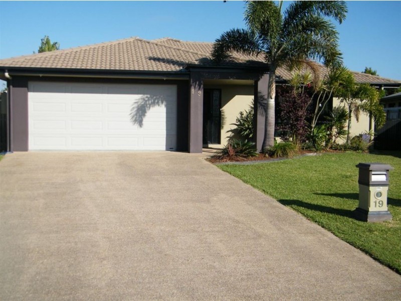 19 Cutfield Street, Glenella QLD 4740